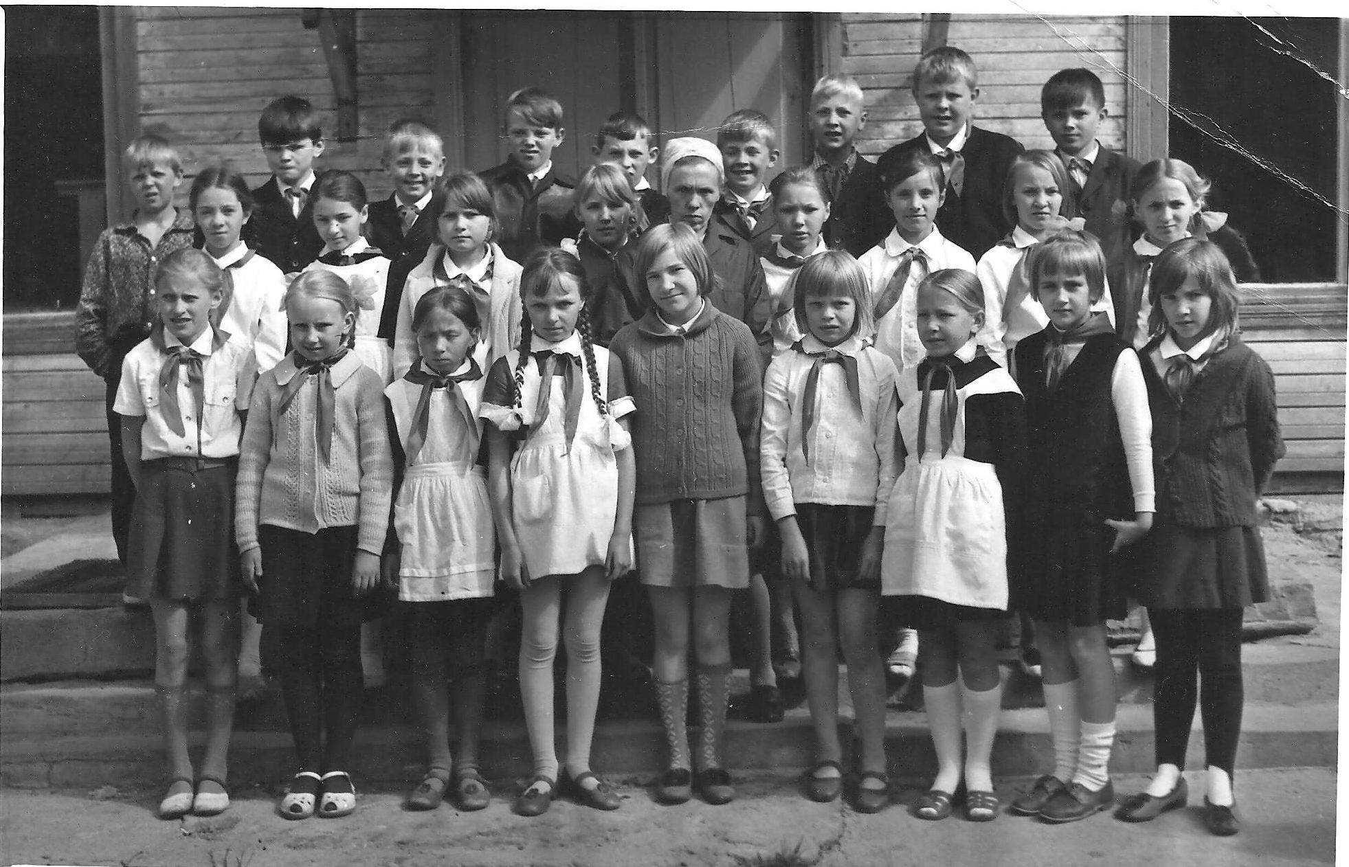 Выпускники Пряжинской средней школы 1969 года